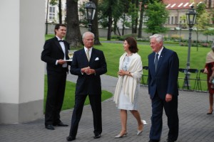 HM King Carl Gustav XVI, Queen Silvia and President Valdas Adamkus arriving the Galla reception.