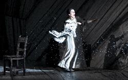 Itziar M. Galdos som Minnie i Puccinis opera Piken fra det Gyldne Vesten i Oslo. Foto: Jörg Wiesner