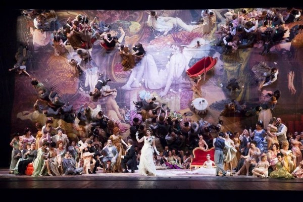 La Traviata - ensemble first act. Foto photo Maggio Musicale Fiorentino