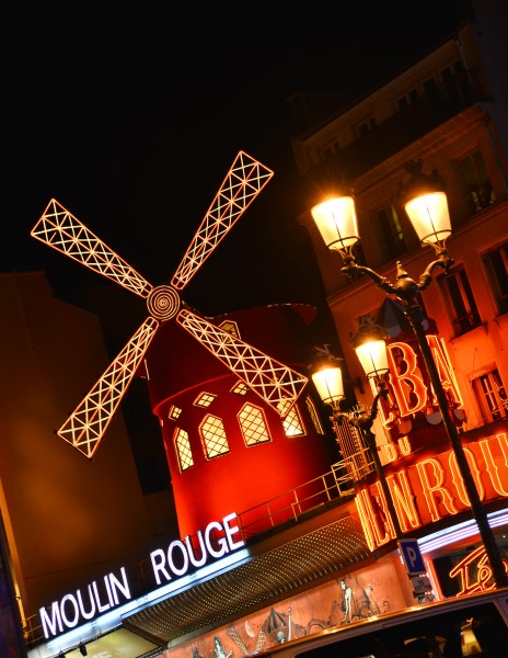 Moulin Rouge - Facade in the night. Foto Sandra Bertrand