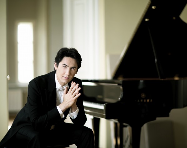 In addition to the host, the festivals artistic manager, Kasparas Uinskas, piano, (foto) who him self will play Rachmaninoff, many other famouse classical musicians wil participate.