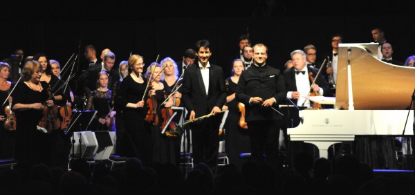 Applaus after Rachmaninov build over a theme by Paganini, with Kasparas Uinskas and conductor, foto Emilija Temirkulovaite