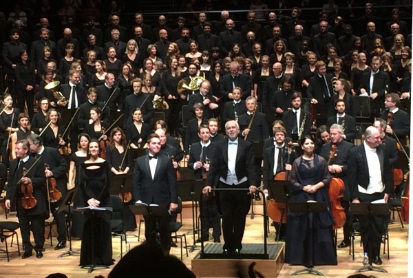 Together with orchestra and choire was four first class soloists. Joyce El-Khoury, soprano. Varduhi Abrahamyan, mezzosoprano. Paolo Fanale, ténor 


<div title=