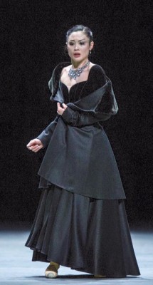 Maiko Nishino er parktfull som Anna Karenina. Foto Erik Berg