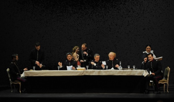 The officers dining table at Passion, to the right Ryan Silverman as Giorgio. Foto Theatre du Chatelet