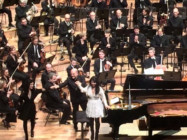 Katia and Marielle Labeque and Jaap van Sweden after the Europe premiere of Philip Glass new Double piano concerto for two pianos and Orchestra de Paris. Foto Henning Høholt