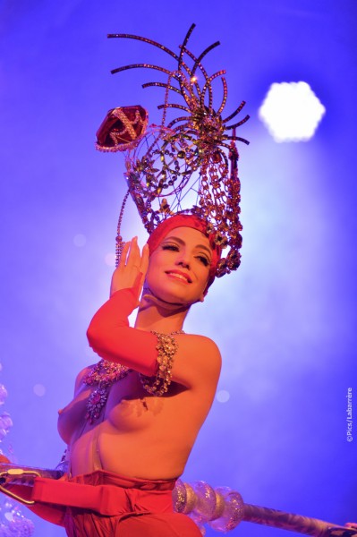 Delicious costumes and outfits at Lido 
. Foto Pascaline-LABARRERE
