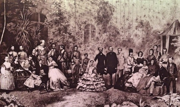 Royal Family, Residence Wintergreen, Foto Tomas Bagackas from a photo in the exposition in the Residence.