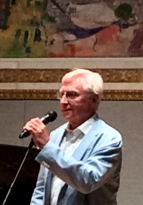 Artistic leaer, and one of the three founders of this festival, the excellent violinist Arve Tellefsen, who just celebrated his 80 years birthday a few days ago, opened the concert in the University Aula in Oslo 


<div title=
