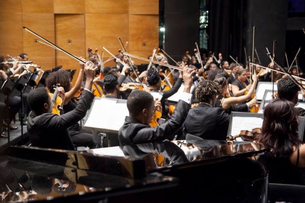 Orchestra-NEOJIBA, Foto: Michele Borzoni