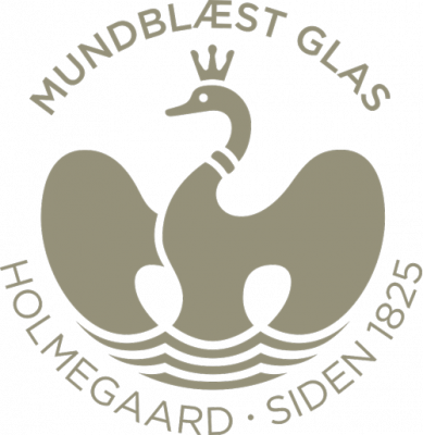 Mundblæst glass fra Holmegaard, kjennetegnes ved Svanelogoen.
