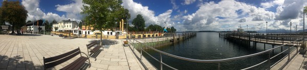 Back at the Harbor, a last view over the lake to Herreninsel. heading away from the boat to the train to Munich. Henning should have loved to overnight here, and enjoyed the quiet atmosphere. Foto T 


<div title=