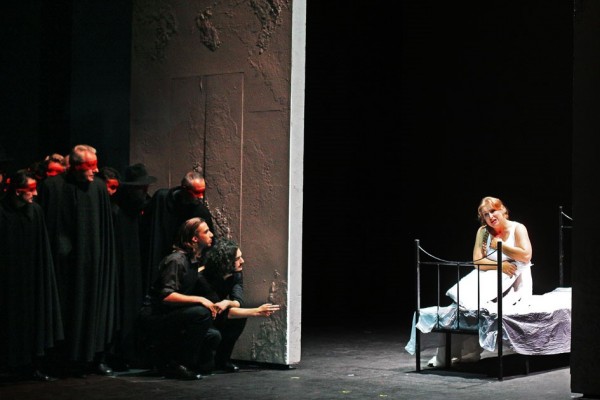  Rigoletto - Sadovnikova and chorus, fotos Massimo d´Amato