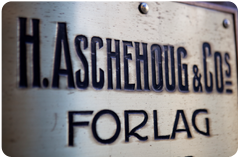 Aschehoug - 140 år med historie