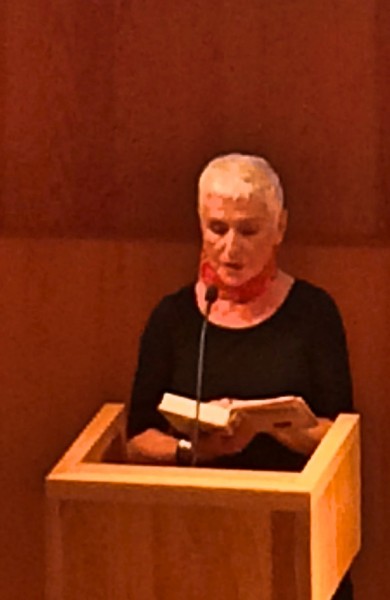 Herbjørg Wasmo leser fra Den som ser på Gyldendals Litteratur presentasjon 2017. Foto Henning Høholt