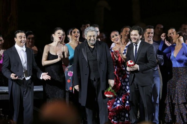 Placido Domingo,  og alle medvirkende. Alle Photos:  Ennevi - Fondazione Arena di Verona