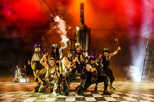 The seven dwarfs are not miners, but working underground in the sewer – a musical highlight.