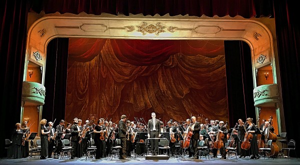 Bolshoi Theatre Orchestra Conductor: Robert Tuohy